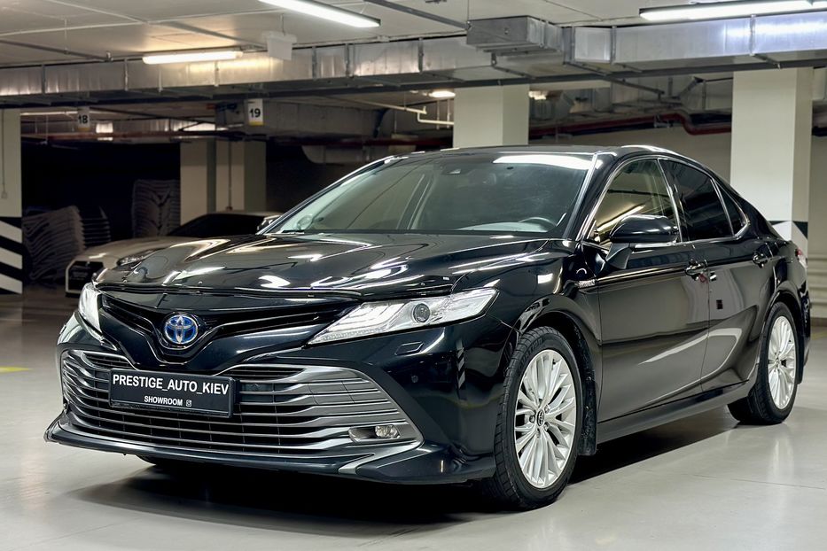 Продам Toyota Camry 2.5 Hybrid E-CVT 2019 года в Киеве