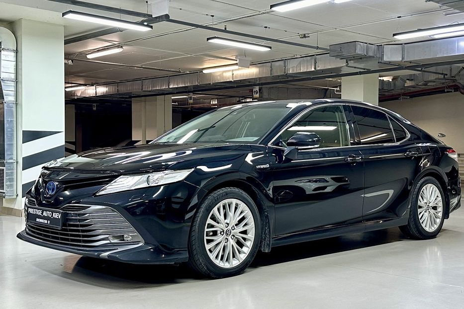 Продам Toyota Camry 2.5 Hybrid E-CVT 2019 года в Киеве