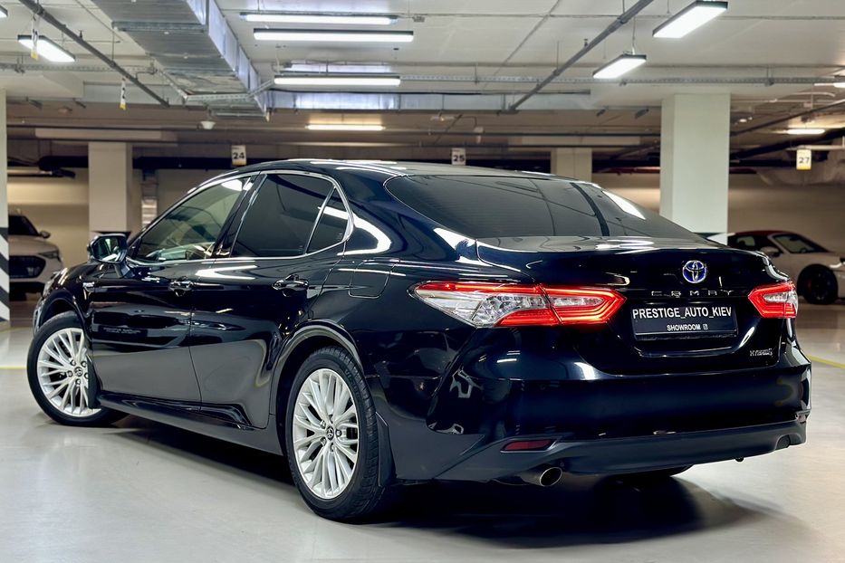 Продам Toyota Camry 2.5 Hybrid E-CVT 2019 года в Киеве