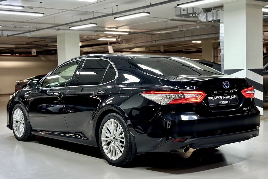 Продам Toyota Camry 2.5 Hybrid E-CVT 2019 года в Киеве