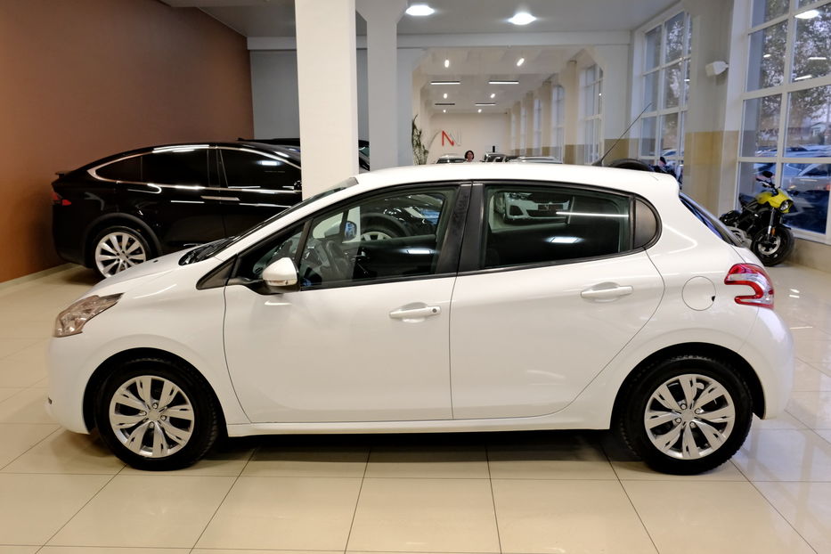 Продам Peugeot 208 2015 года в Одессе