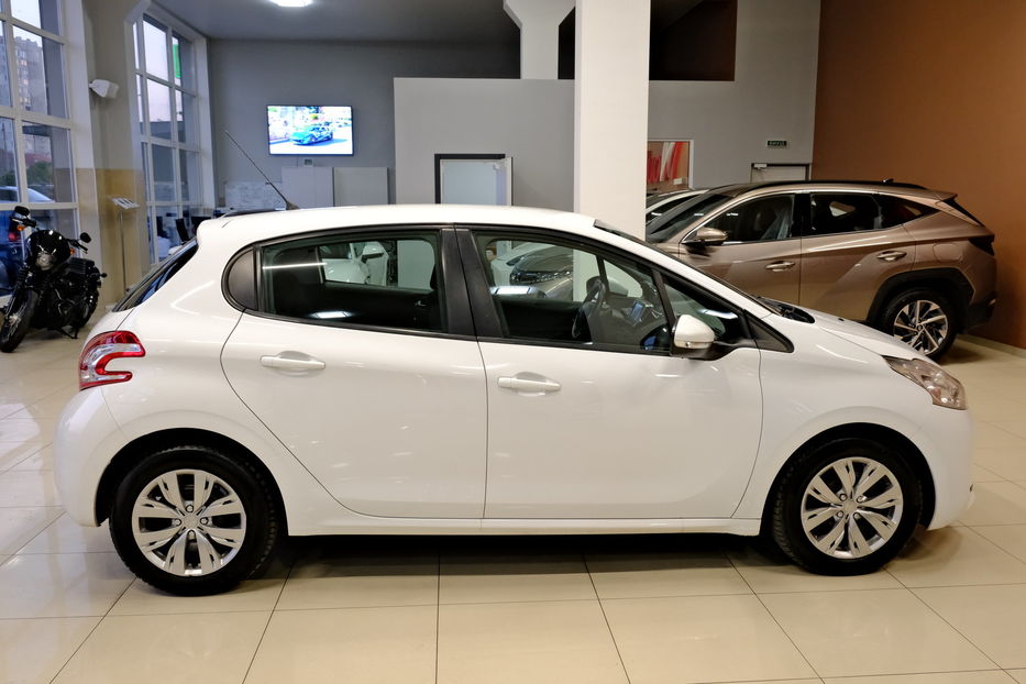 Продам Peugeot 208 2015 года в Одессе