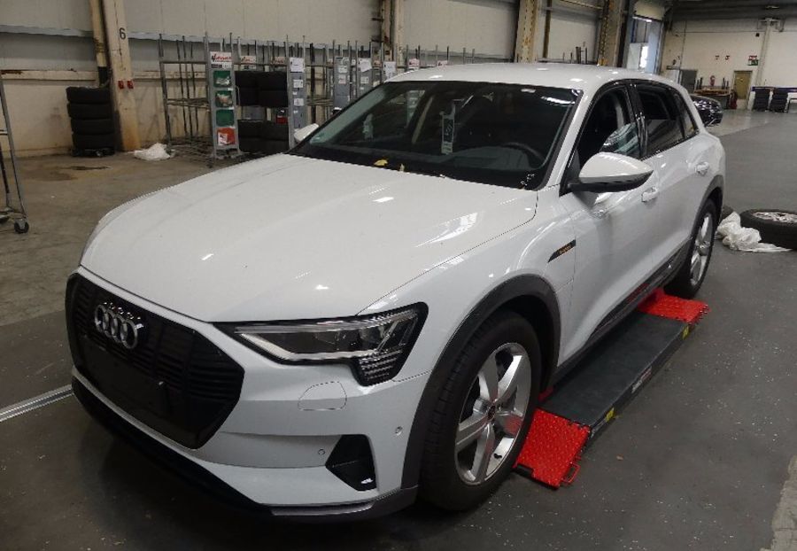 Продам Audi E-Tron  advanced quattro 55 300kW  2022 года в Львове