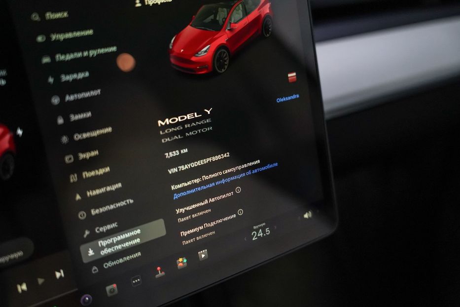 Продам Tesla Model Y LONG RENGE DUAL MOTOR 2023 года в Черновцах