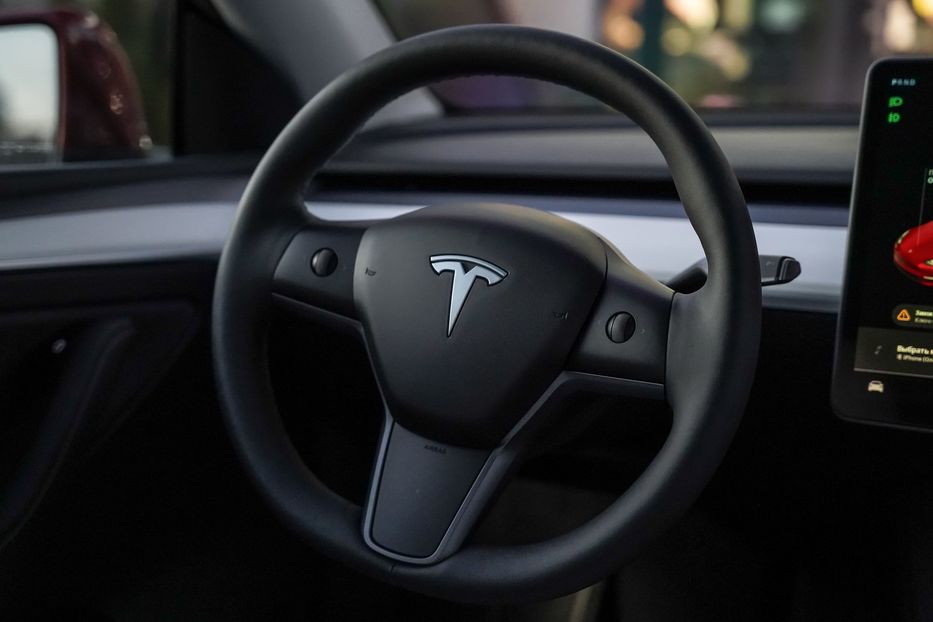 Продам Tesla Model Y LONG RENGE DUAL MOTOR 2023 года в Черновцах