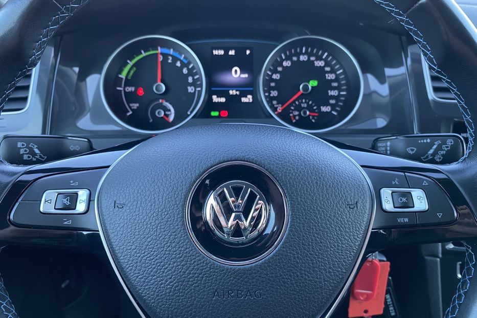 Продам Volkswagen e-Golf 35.8kWh 100кВт/136к.с ТЕПЛОВИЙ 2020 года в Львове