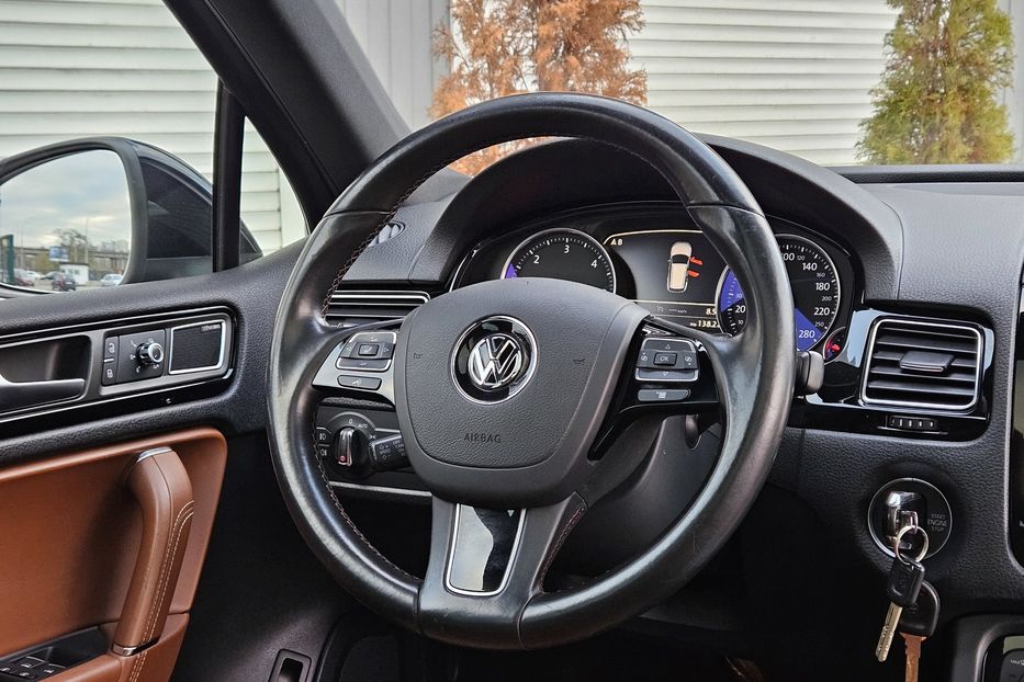 Продам Volkswagen Touareg X-Edition 2013 года в Киеве