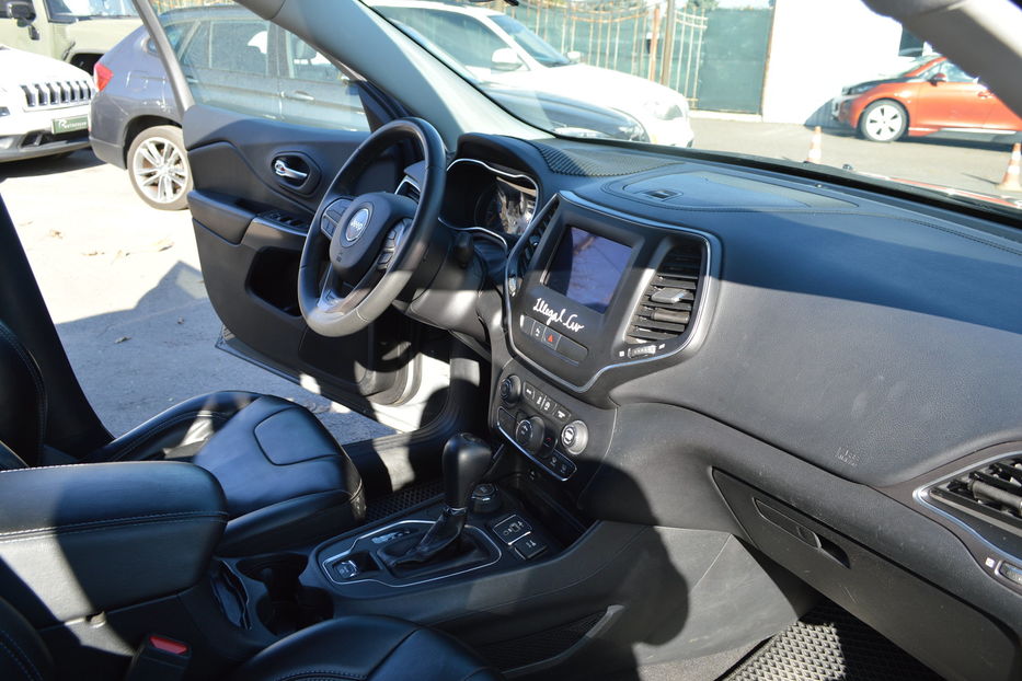 Продам Jeep Cherokee Latitude Plus 2019 года в Одессе