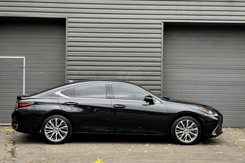 Продам Lexus ES 250 2021 года в Киеве