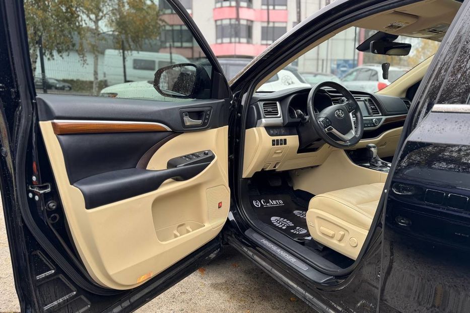 Продам Toyota Highlander 2019 года в Черновцах