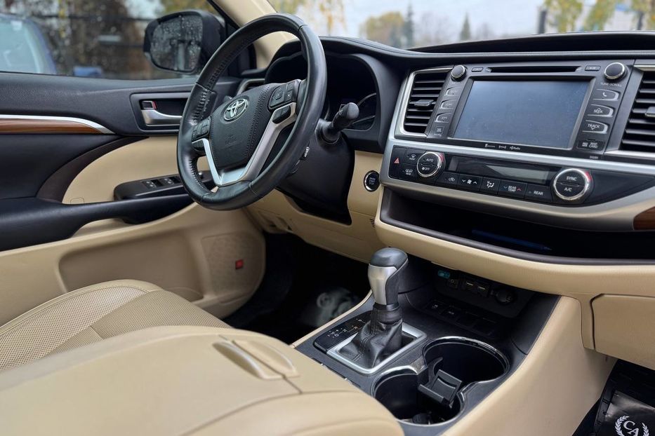 Продам Toyota Highlander 2019 года в Черновцах