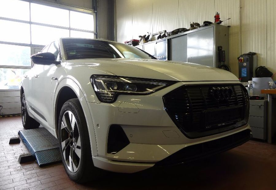 Продам Audi E-Tron 55 quattro 2019 года в Львове