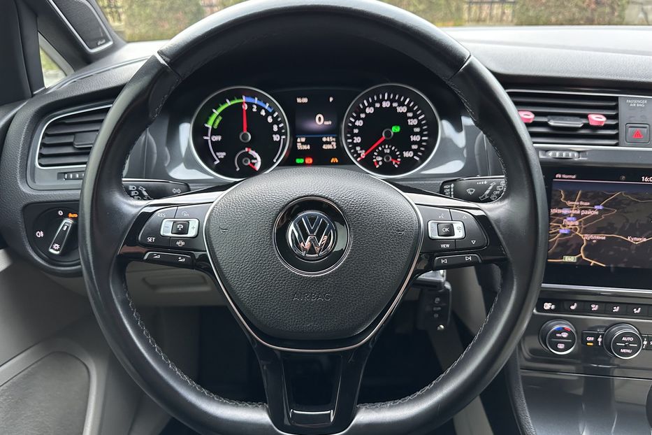 Продам Volkswagen e-Golf FULL LED,Шкіра,Дюнаудіо,Круїз 2019 года в Львове