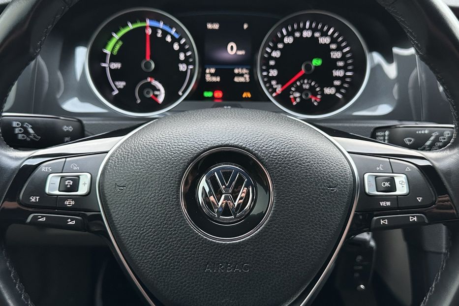 Продам Volkswagen e-Golf FULL LED,Шкіра,Дюнаудіо,Круїз 2019 года в Львове