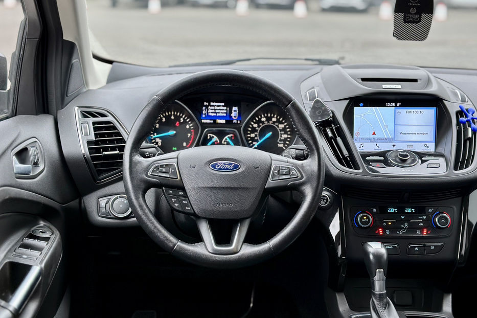 Продам Ford Escape 2016 года в Киеве