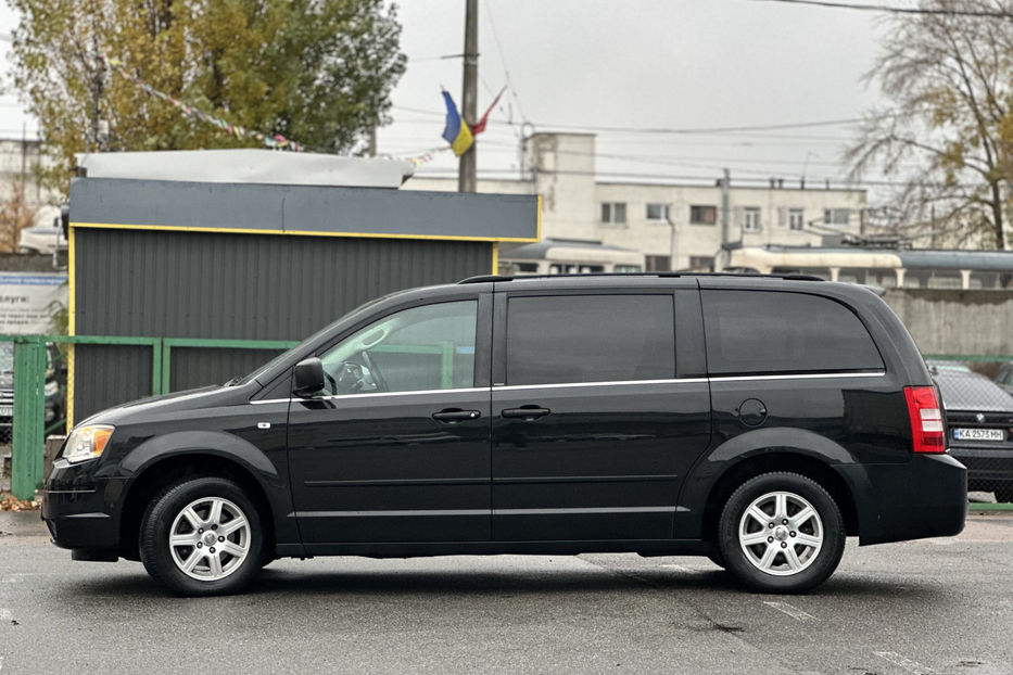 Продам Chrysler Grand Voyager 2010 года в Киеве