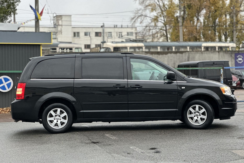 Продам Chrysler Grand Voyager 2010 года в Киеве