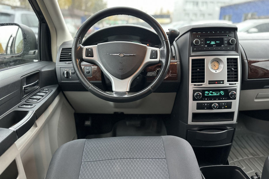 Продам Chrysler Grand Voyager 2010 года в Киеве