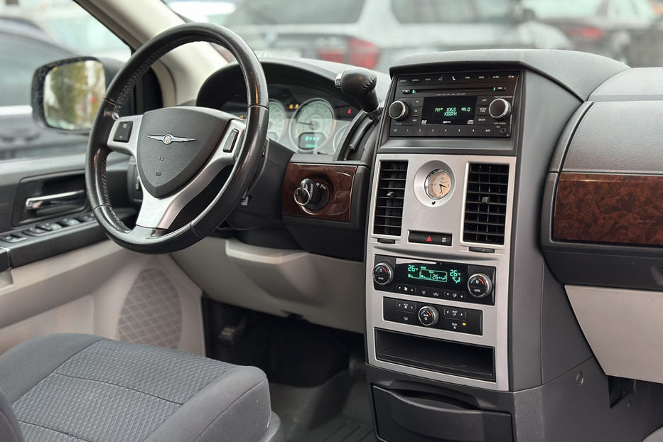 Продам Chrysler Grand Voyager 2010 года в Киеве