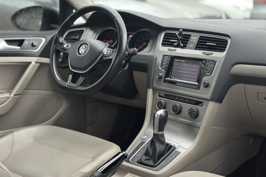 Продам Volkswagen Golf VII 2015 года в Киеве