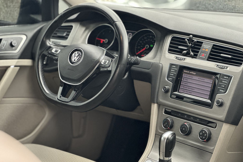 Продам Volkswagen Golf VII 2015 года в Киеве