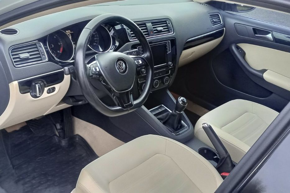 Продам Volkswagen Jetta Офіційна 2016 года в Киеве