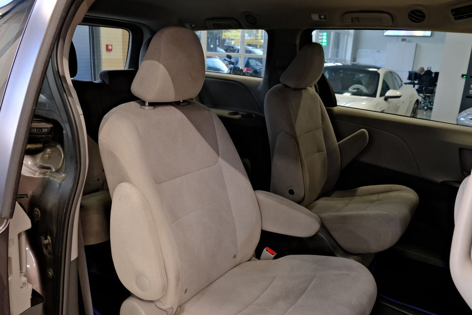 Продам Toyota Sienna 2015 года в Одессе