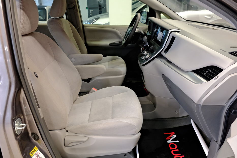 Продам Toyota Sienna 2015 года в Одессе