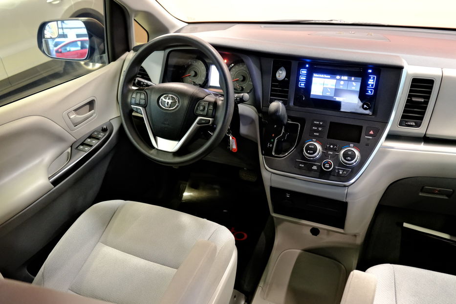 Продам Toyota Sienna 2015 года в Одессе