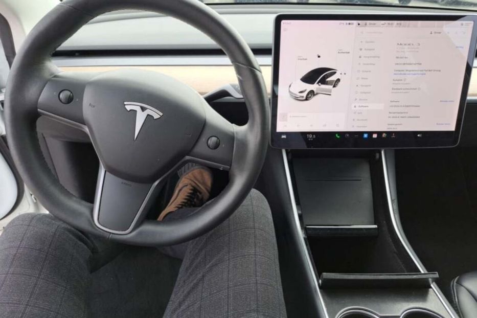 Продам Tesla Model 3 Long Range DM 2019 года в Львове