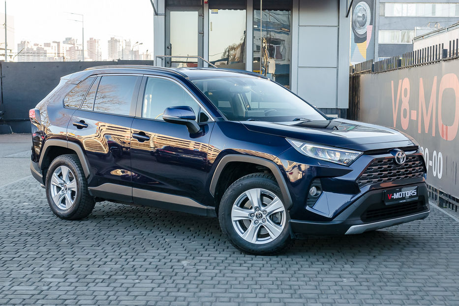 Продам Toyota Rav 4 2.0i FWD 2019 года в Киеве