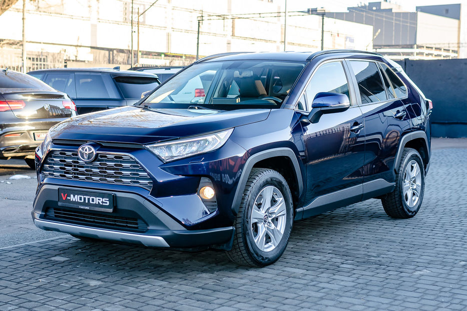 Продам Toyota Rav 4 2.0i FWD 2019 года в Киеве