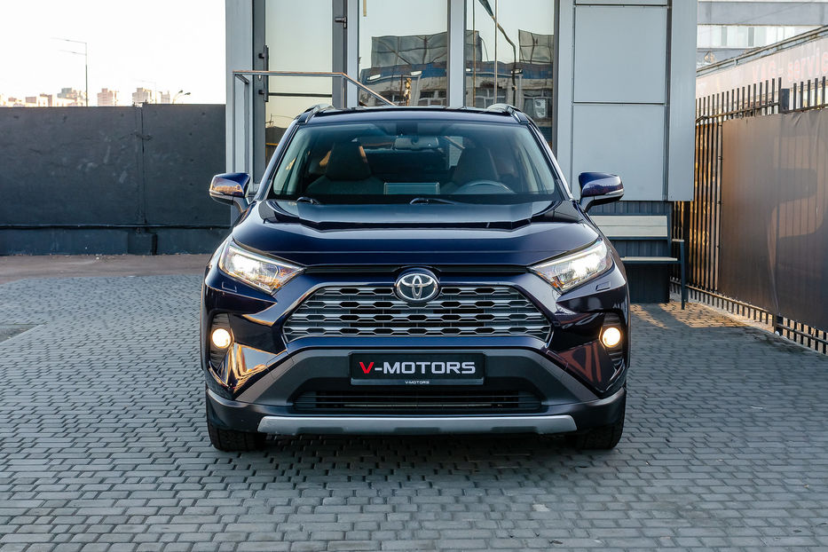 Продам Toyota Rav 4 2.0i FWD 2019 года в Киеве