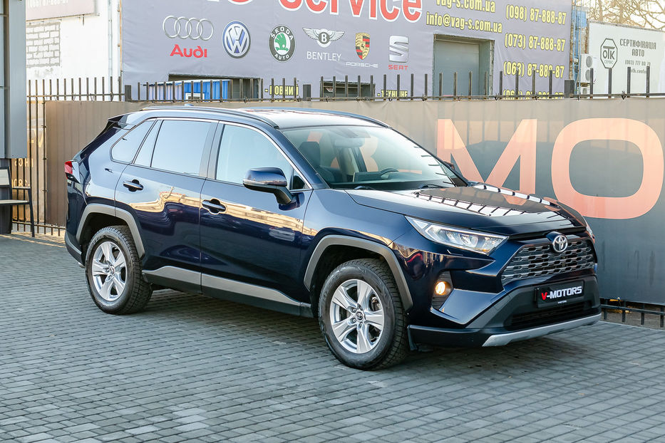 Продам Toyota Rav 4 2.0i FWD 2019 года в Киеве