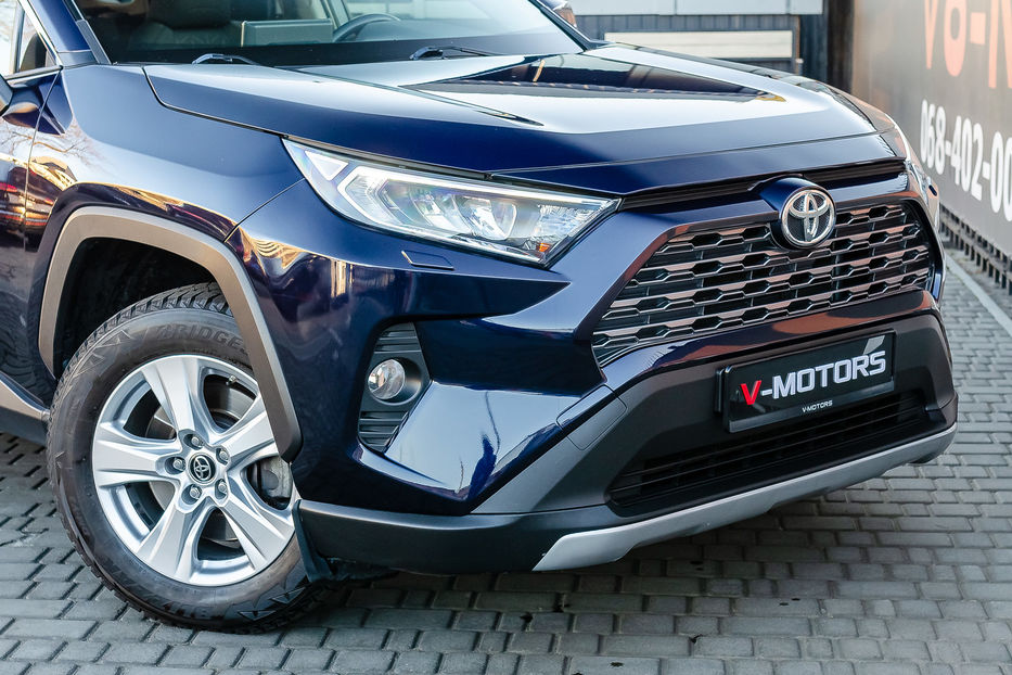 Продам Toyota Rav 4 2.0i FWD 2019 года в Киеве