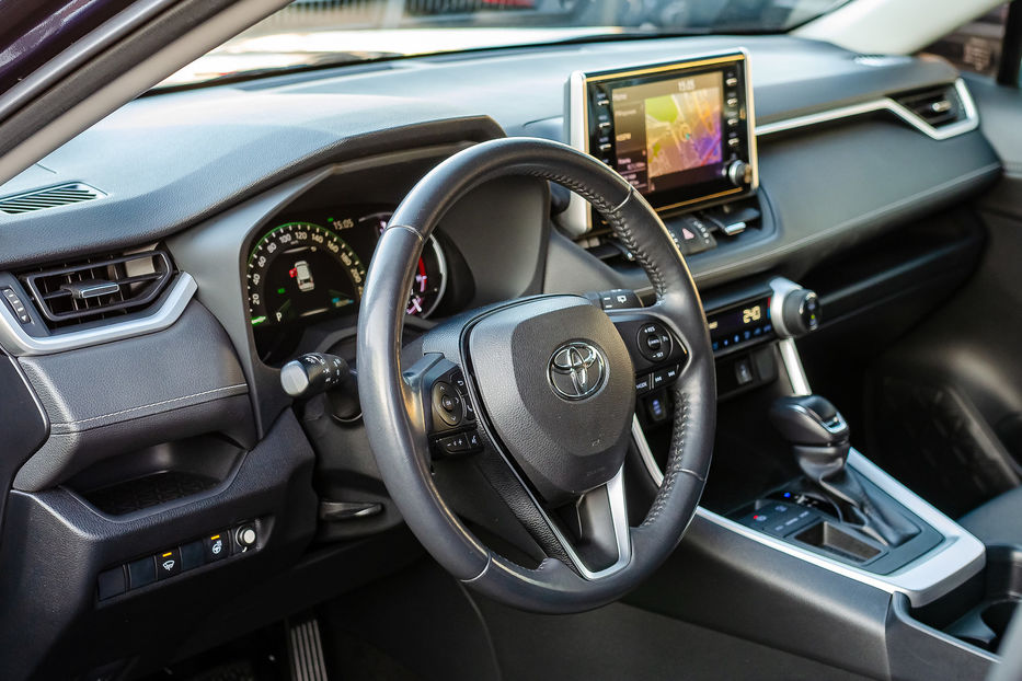 Продам Toyota Rav 4 2.0i FWD 2019 года в Киеве