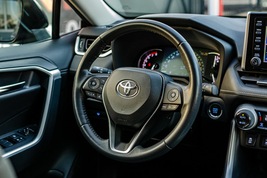 Продам Toyota Rav 4 2.0i FWD 2019 года в Киеве