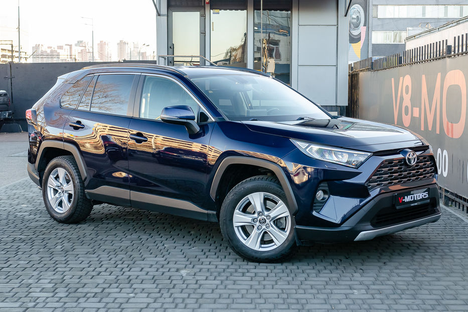 Продам Toyota Rav 4 2.0i FWD 2019 года в Киеве