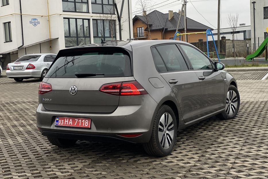 Продам Volkswagen e-Golf 2016 года в Луцке