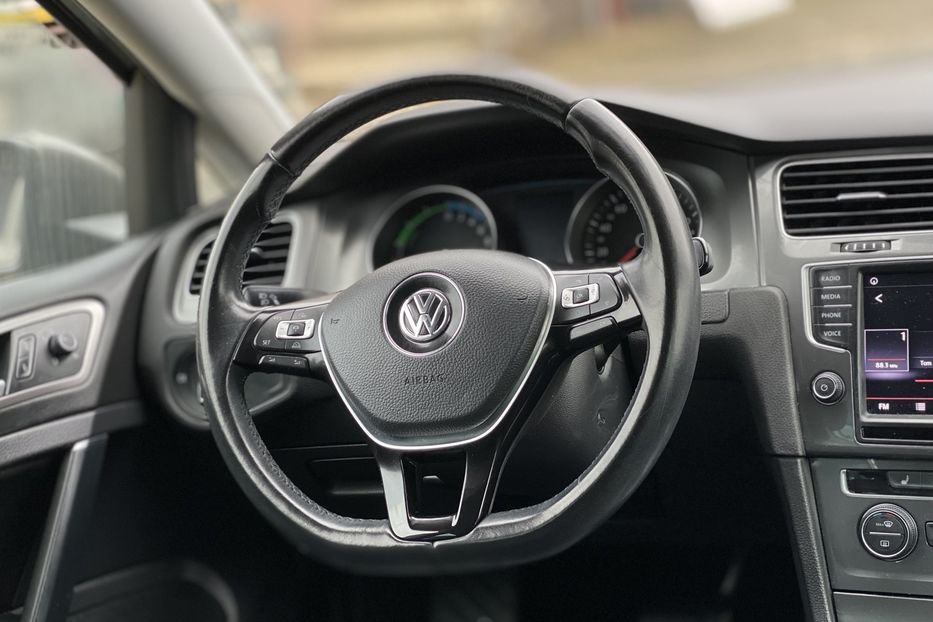 Продам Volkswagen e-Golf 2016 года в Луцке