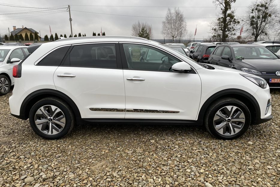 Продам Kia Niro Комплектація Prestige 64kWh 2021 года в Львове