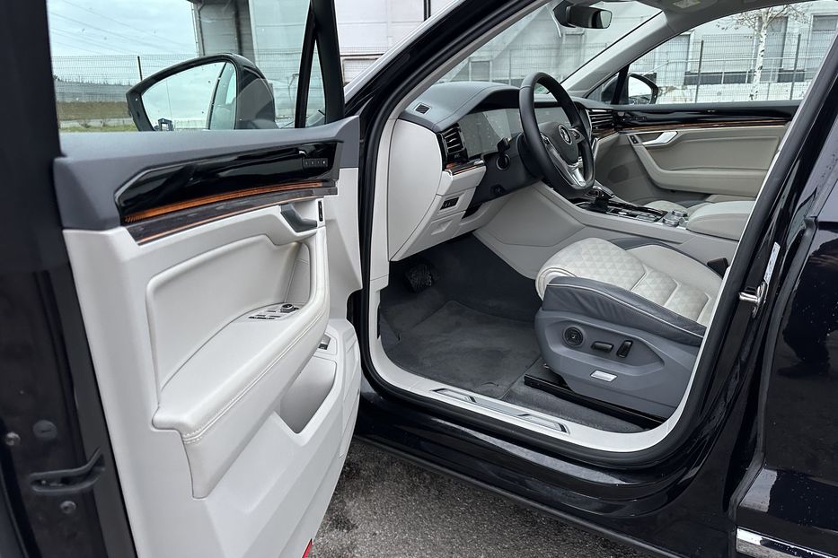 Продам Volkswagen Touareg Elegance  2019 года в Ровно