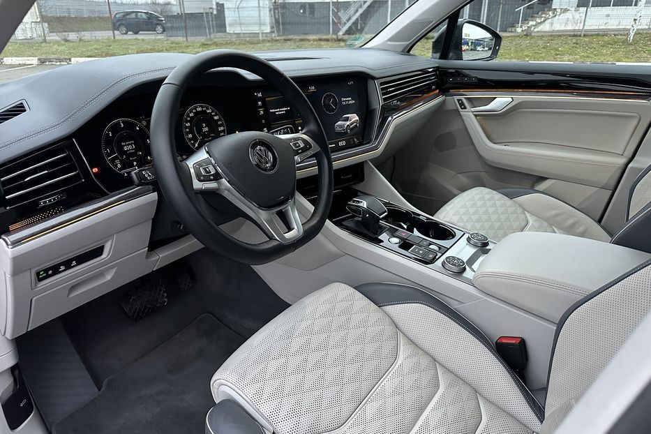 Продам Volkswagen Touareg Elegance  2019 года в Ровно