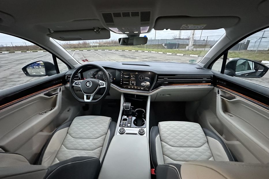 Продам Volkswagen Touareg Elegance  2019 года в Ровно