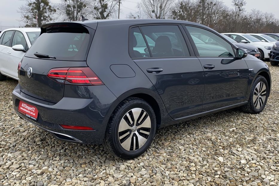 Продам Volkswagen e-Golf 35.8 kWh 100кВт/136к.с. 2020 года в Львове