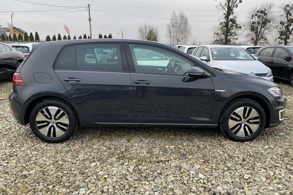 Продам Volkswagen e-Golf 35.8 kWh 100кВт/136к.с. 2020 года в Львове