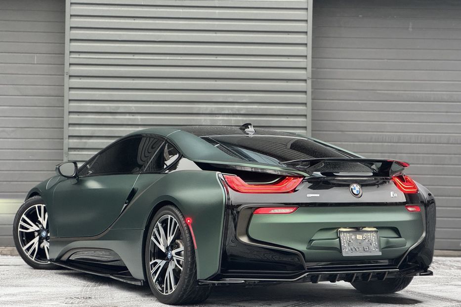 Продам BMW I8 7.1 kWh xDrive 2016 года в Киеве