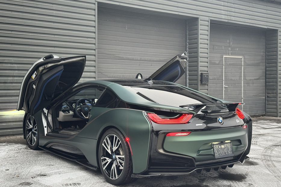 Продам BMW I8 7.1 kWh xDrive 2016 года в Киеве