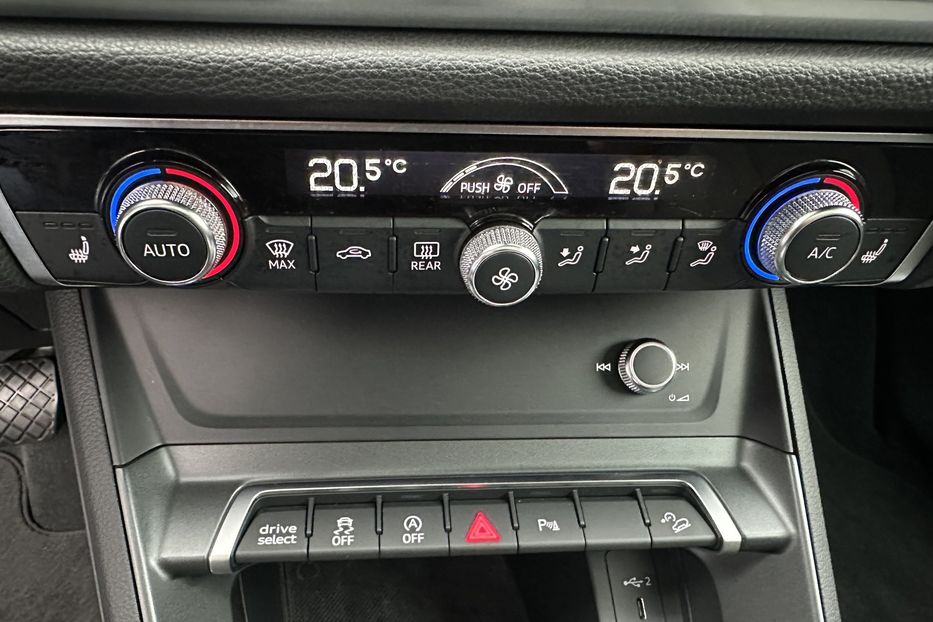 Продам Audi Q3 Quattro 45 TFSI 2024 года в Киеве