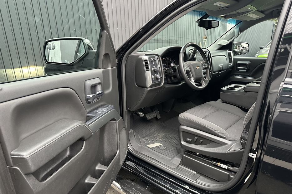 Продам Chevrolet Silverado 5.3 DoubleCab 4x4 2018 года в Киеве